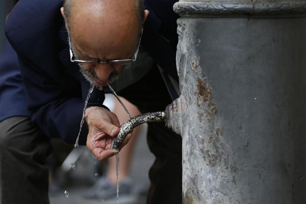Roma, emergenza acqua: il Comune valuta la chiusura dei nasoni