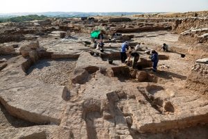 In un'area degli scavi sta venendo alla luce un antico silos utilizzato per conservare i cereali. Risale al periodo successivo alla caduta dell’impero ittita (1100 a.C.)