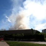 Incendio a Milano, l’assessore: “Chiudete le finestre” [GALLERY]