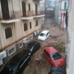 Maltempo, disastro per i temporali estivi di stamattina al Sud: tornado a Reggio Calabria, alluvione lampo a Scilla [GALLERY]