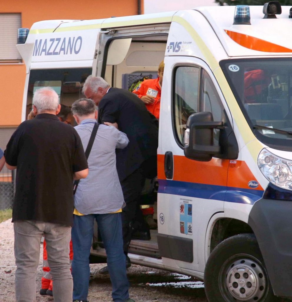 Walter Veltroni morso da un cane alla Festa dell’Unità: primo soccorso in ambulanza
