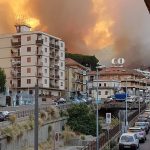 Messina nella morsa degli incendi: abitazioni evacuate, un vigile del fuoco ferito [GALLERY]