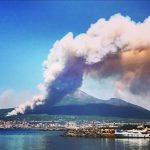 Incendio Vesuvio, situazione drammatica: evacuazioni in corso, “mandateci l’esercito, è un disastro” [FOTO LIVE]