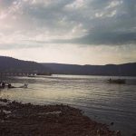 Siccità, Lago di Bracciano shock: livello dell’acqua a -163cm sotto lo zero idrometrico, ecosistema a rischio