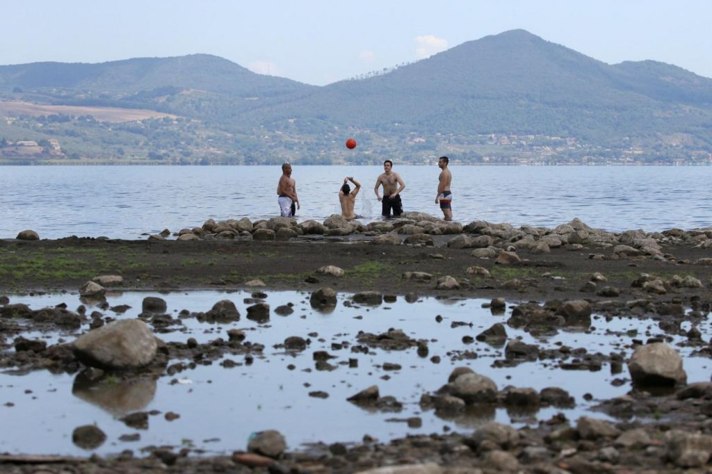 Le secche del lago di Bracciano causate dalla siccità