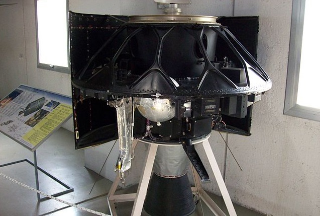 640px-Vigna_di_Valle_20110812_—_Satellite_SIRIO_ar
