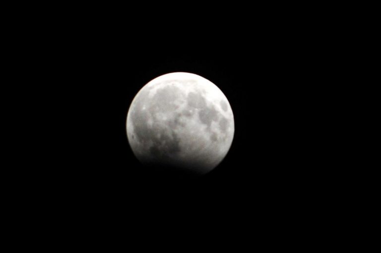 eclissi luna lunare parziale
