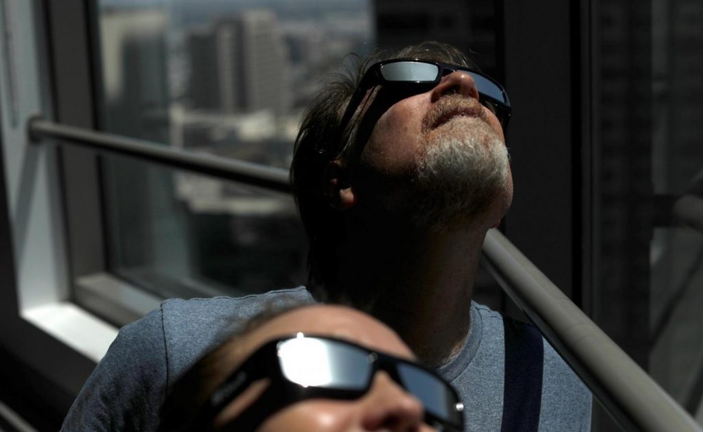 Eclissi solare, il 21 agosto tutti con col naso all’insù