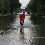 L’uragano Harvey lascia Houston sott’acqua: situazione “senza precedenti”, martedì la visita del presidente Trump [GALLERY]