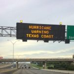Uragano Harvey, pauroso landfall a 200km/h nella notte sul Texas: 211.000 case senza corrente, primi danni [LIVE]