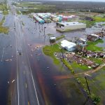 Uragano Harvey, Texas in ginocchio: Houston sott’acqua, 7 milioni di cittadini inondati. “Il peggio tra mercoledì e giovedì”