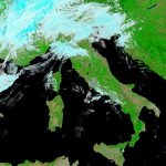 Lo sbarramento dell’Appennino, Centro/Nord tra “stau” e “foehn”: freddo e piogge tra Liguria e Toscana mentre Marche e Romagna volano a +30°C!