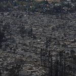 La California in fiamme: si aggrava il bilancio delle vittime, “è un evento serio, critico e catastrofico” [GALLERY]