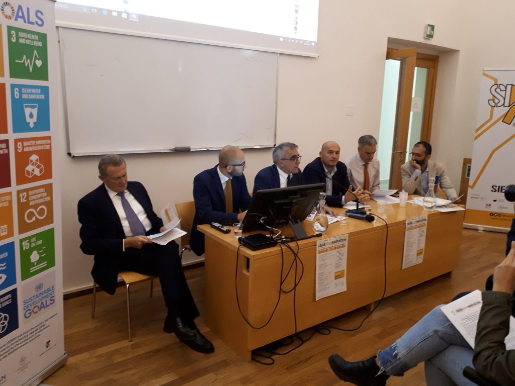 da sx Massimo Guasconi, presidente Camera Commercio Siena, Daniele Messina, Fondazione Mps, Angelo Riccaboni,coordinatore Siena Food, Francesco Frati, rettore Università Siena, Bruno Valentini, sindaco di Siena