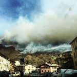 Caldo e incendi, situazione sempre più grave al Nord: temperature folli, le Alpi continuano a bruciare e la gente deve scappare [FOTO e VIDEO]
