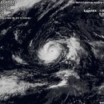 L’uragano Ophelia si dirige verso l’Europa: previsti “allagamenti e danni sia alle cose che alle persone” [MAPPE]