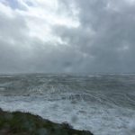 Uragano Ophelia, tempeste di Sabbia sul Regno Unito: il cielo diventa rosso, “è l’apocalisse” [FOTO]