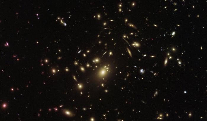 Hubble Abel 2537
