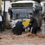Alluvione in Grecia: almeno 20 morti e 2 dispersi, vittime intrappolate e trascinate via dall’acqua [GALLERY]