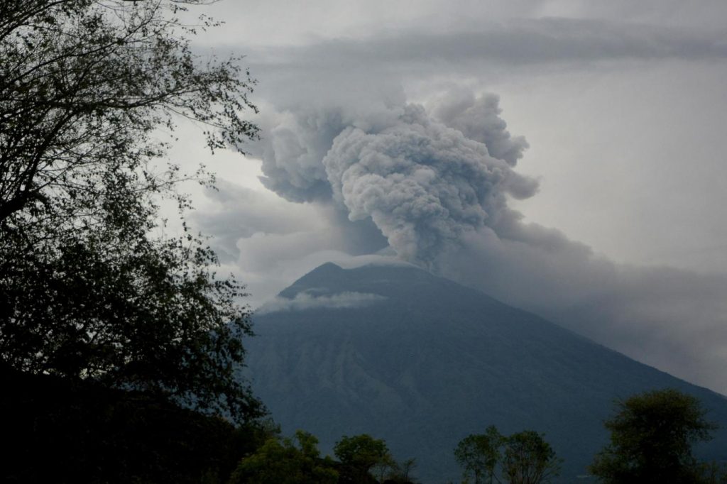 vulcano agung indonesia