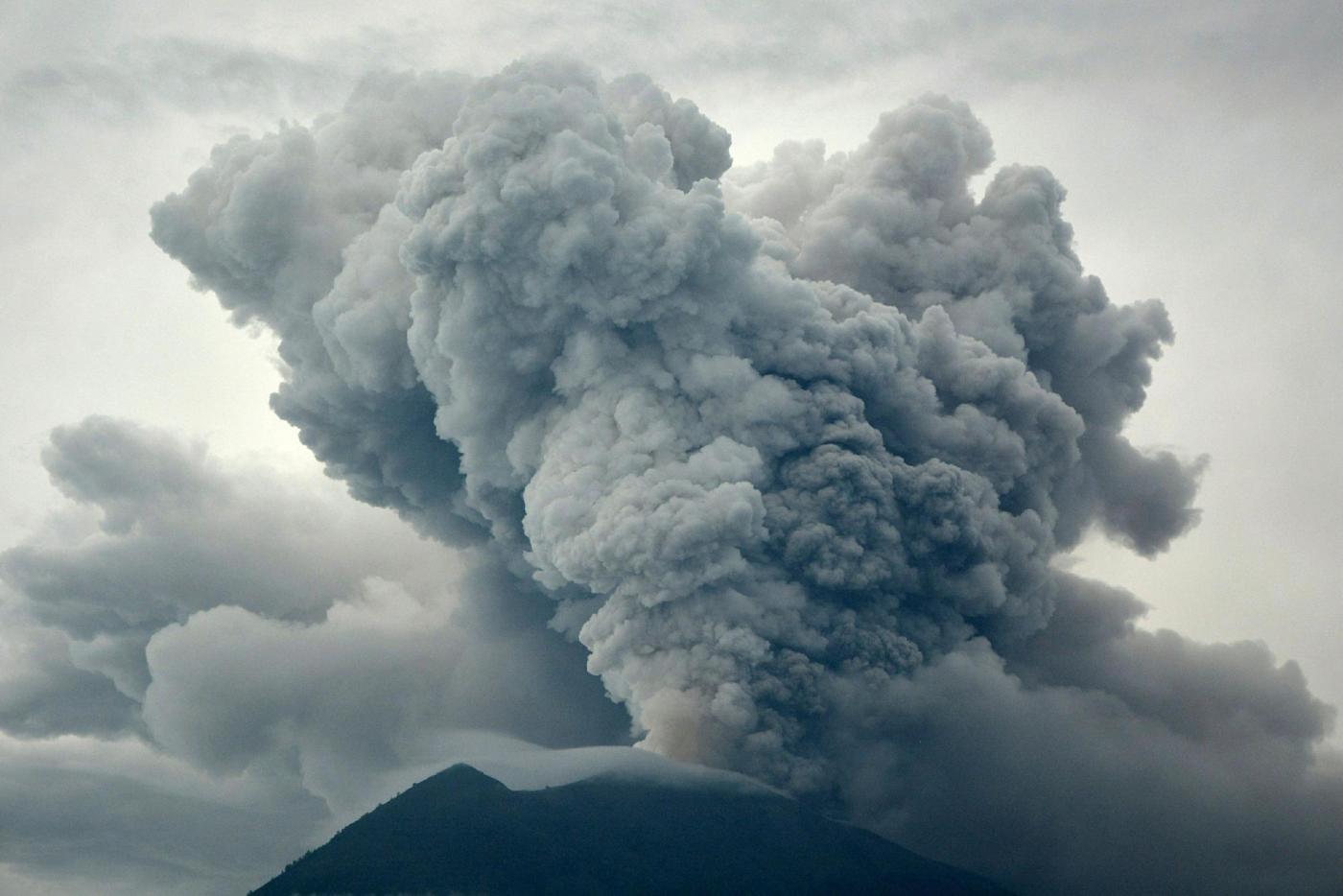 vulcano agung indonesia