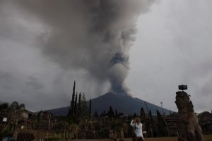 vulcano agung indonesia