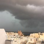 Maltempo, violentissimi temporali si abbattono sull’arcipelago di Malta: bombe d’acqua e tornado [FOTO LIVE]