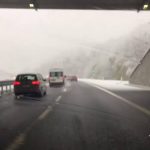 Maltempo, A1 nel caos per la neve: stop ai mezzi pesanti tra Firenze e Bologna [FOTO LIVE]