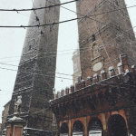 Maltempo, irruzione fredda in atto: neve in pianura in Emilia Romagna, Bologna imbiancata. Appennino sommerso [LIVE]