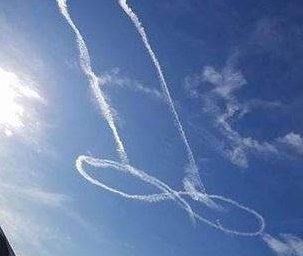 disegna pene in cielo