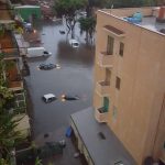 Maltempo, forti temporali al Sud nella notte: Reggio Calabria colpita da un nubifragio violentissimo, auto sommerse dall’acqua in città [FOTO e VIDEO]