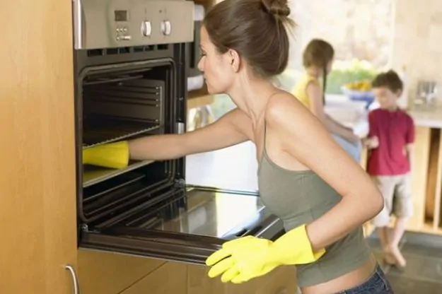 Ecco come pulire il forno utilizzando prodotti eco sostenibili