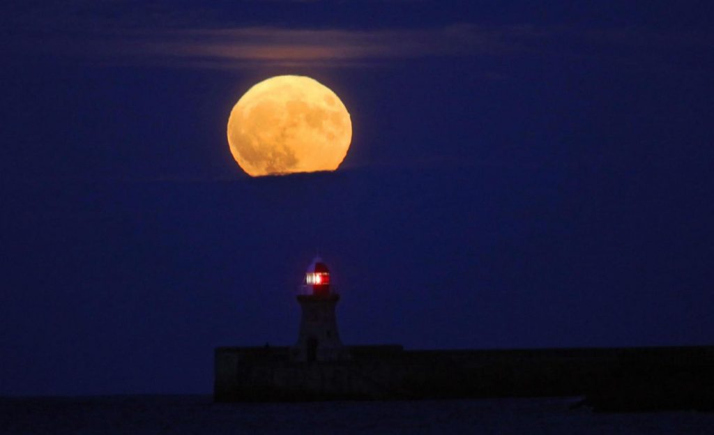 Superluna Luna Piena 3 dicembre 2017