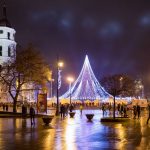Lituania: a Vilnius l’albero luminoso più grande del mondo [GALLERY]