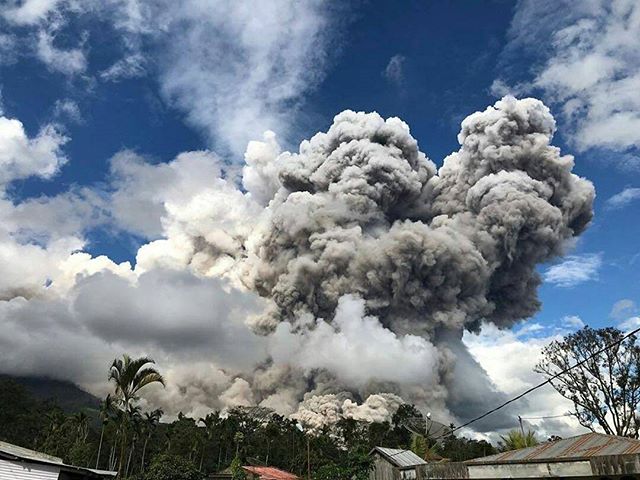 eruzione indonesia sinabung