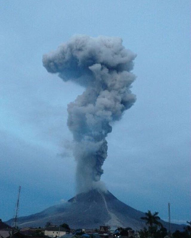 eruzione indonesia sinabung