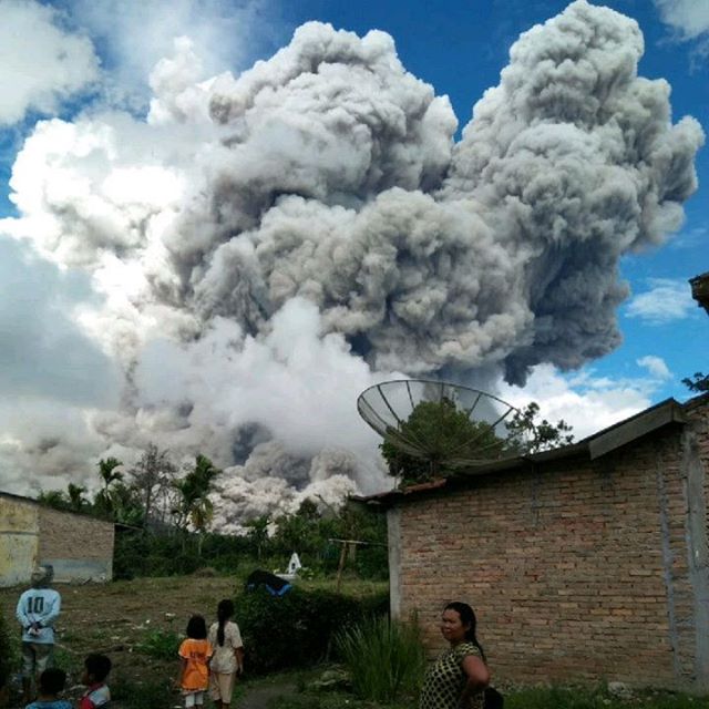 eruzione indonesia sinabung