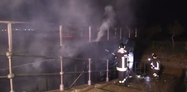 incendio lungomare palermo