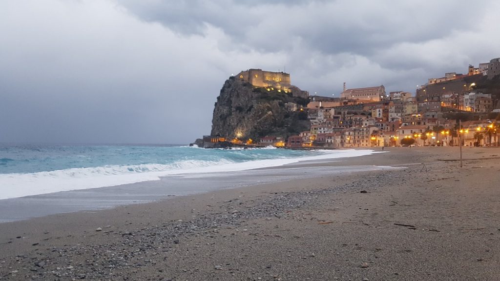 mareggiata scilla
