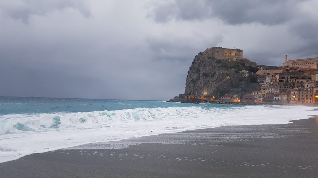 mareggiata scilla