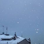 Meteo Piemonte: fitta nevicata nella notte a Torino, la città si risveglia imbiancata [GALLERY]