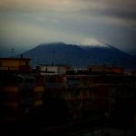 Pioggia e freddo, ecco i primi fiocchi di neve sul Vesuvio [GALLERY]