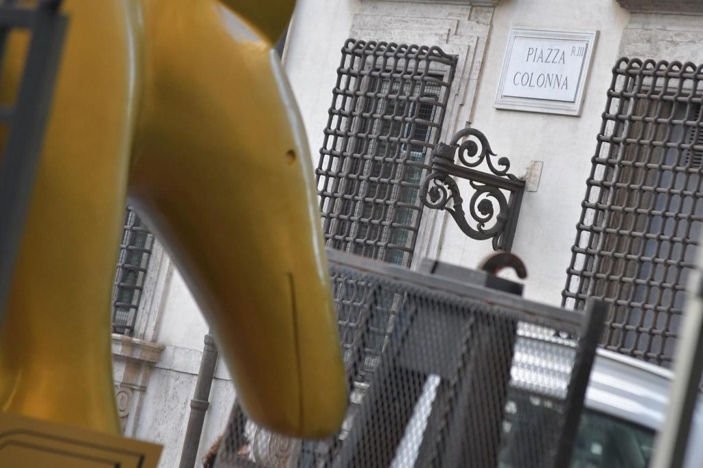 tapiro d'oro gigante roma