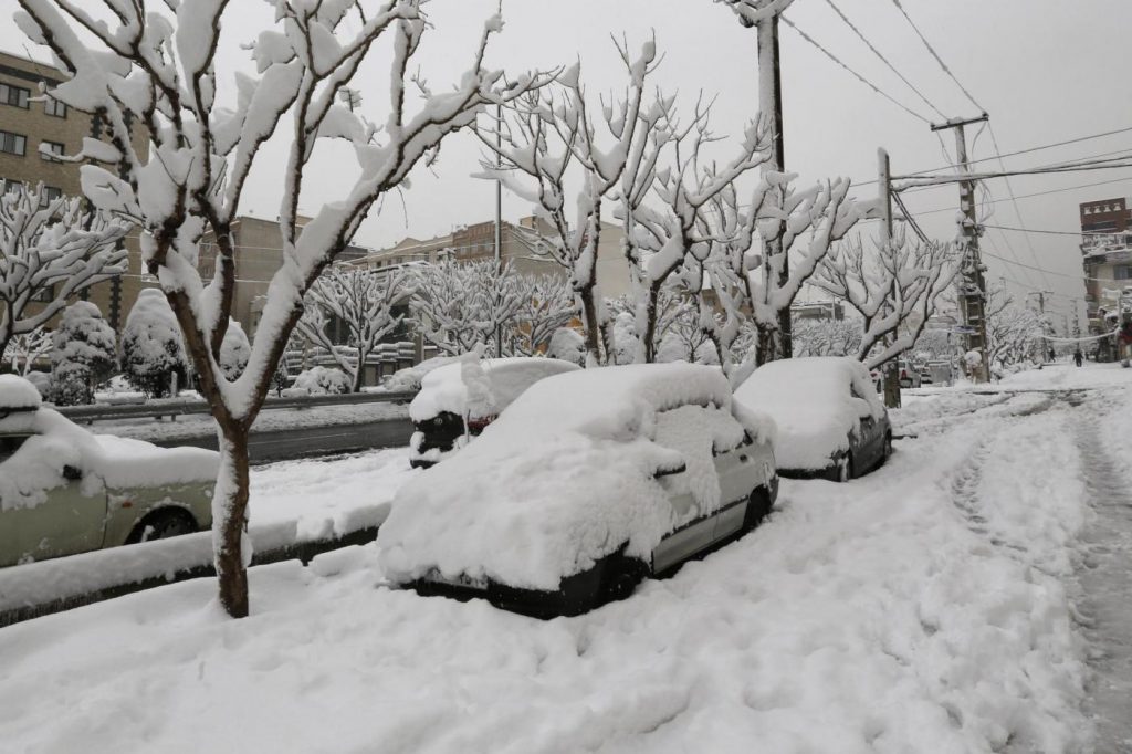 Iran, la neve a Tehran