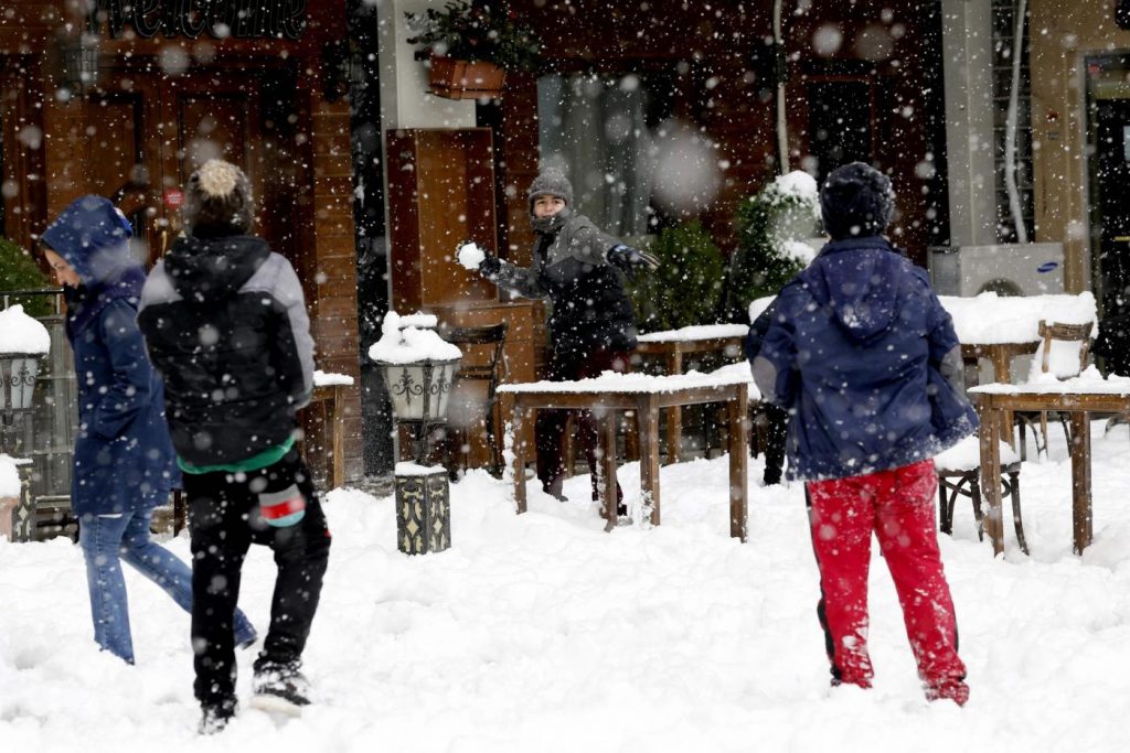 Iran, la neve a Tehran