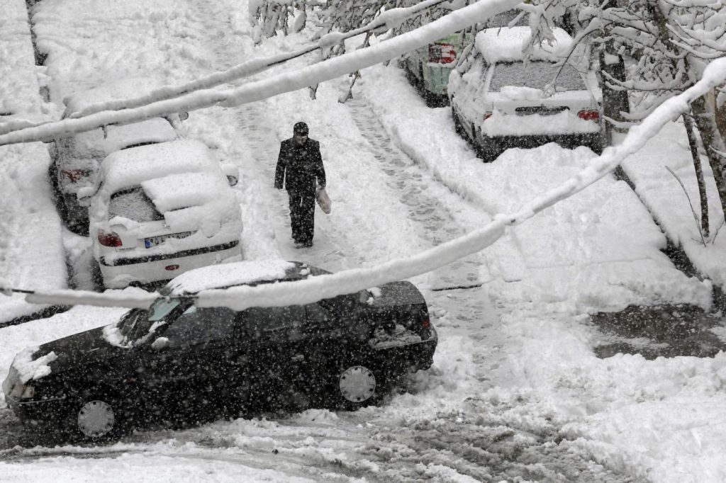 Iran, la neve a Tehran