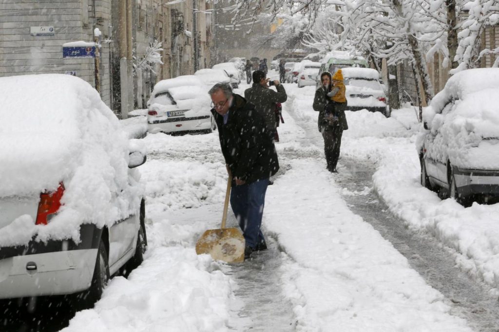 Iran, la neve a Tehran