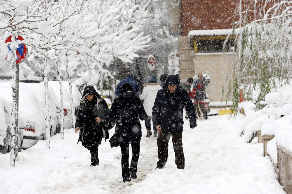 Iran, la neve a Tehran
