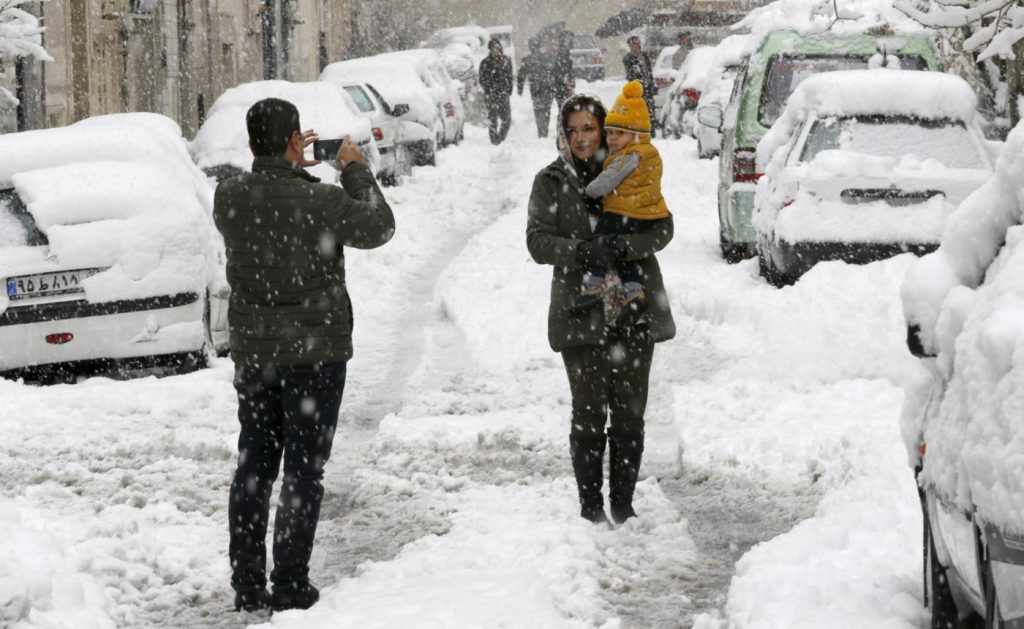Iran, la neve a Tehran