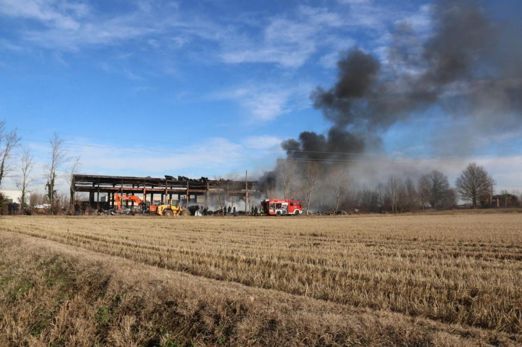 incendio capannone Pavia